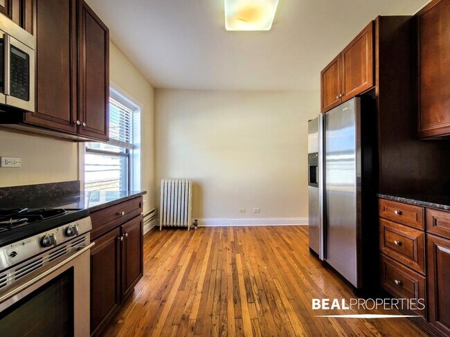 Building Photo - 1 bedroom in CHICAGO IL 60613
