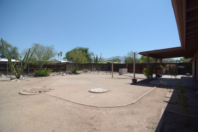 Building Photo - Charming 3 Bedroom 2 Bath House! Great Nor...