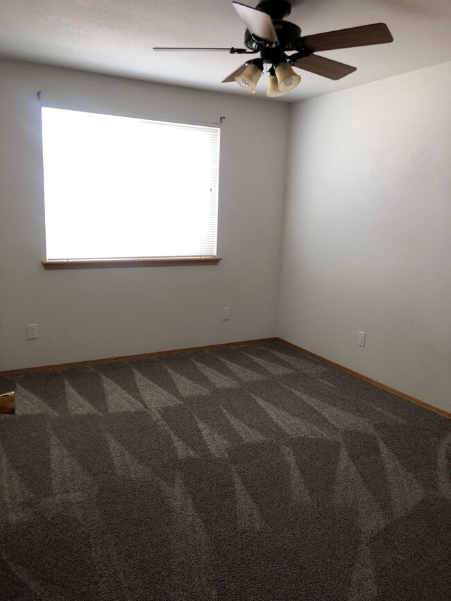 Building Photo - Beautiful 3 bedroom 2 bath in Kennewick of...