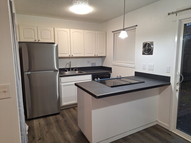 Building Photo - 6134 NE Oregon St