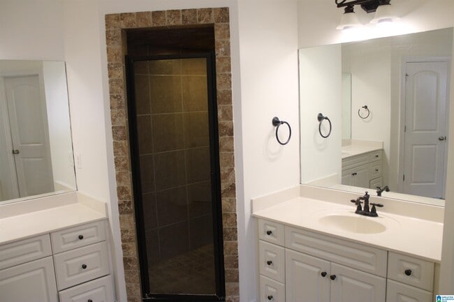 Building Photo - 2352 Arbor Glen