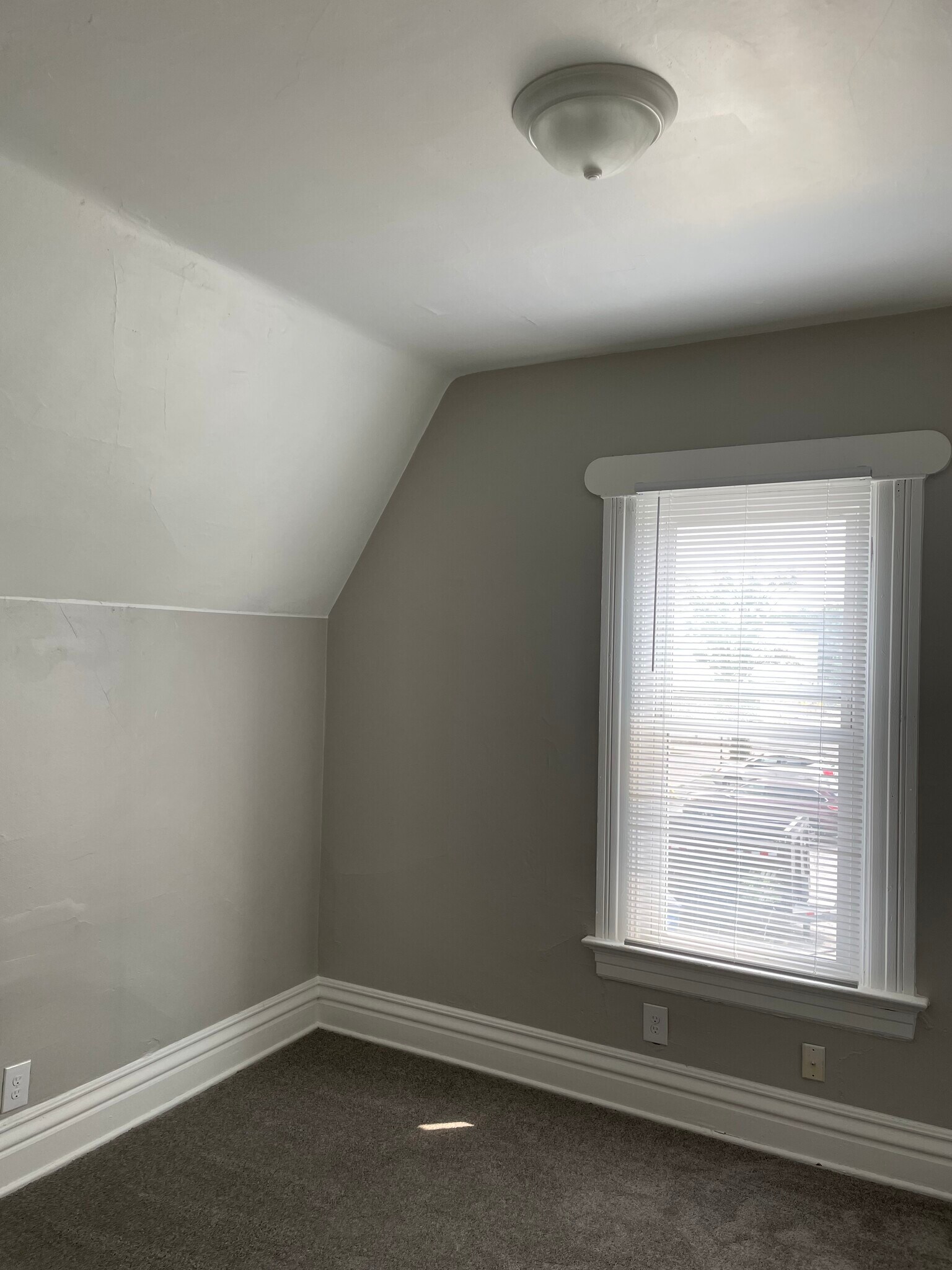 Building Photo - 114 W Taber St