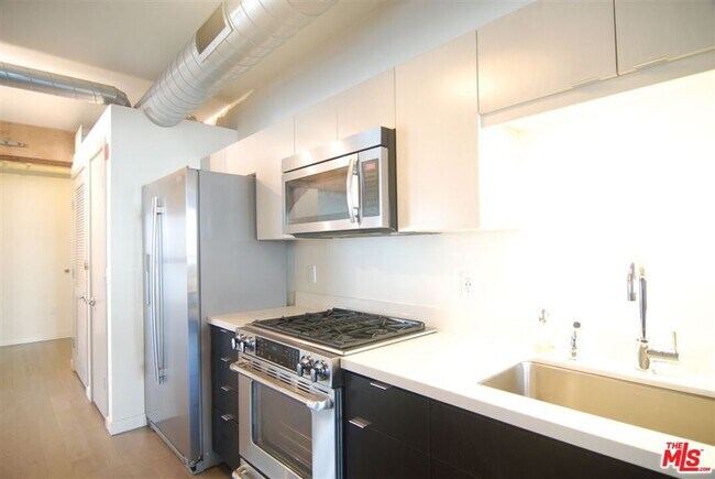 Building Photo - 527 Molino St