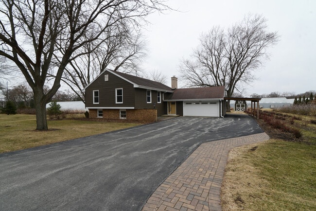 Building Photo - 1070 Center Dr