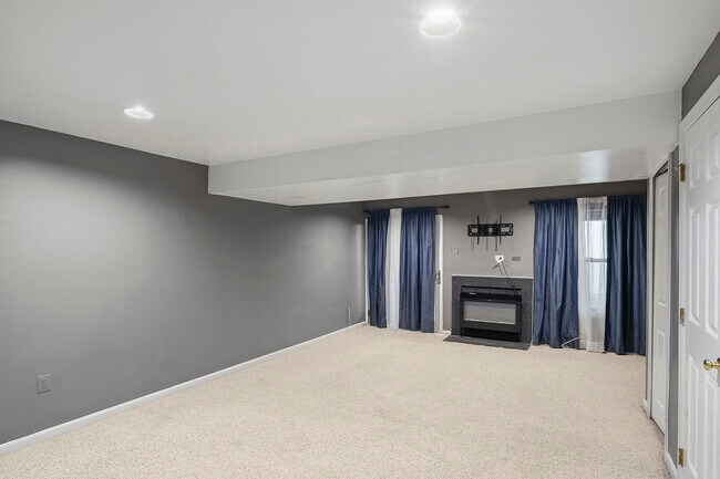 Building Photo - 1 Lanhill Ct