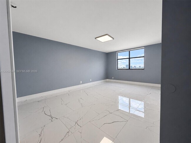 Building Photo - 290 174th St