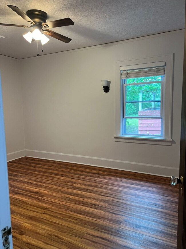 Building Photo - 1040 Haskell Ave