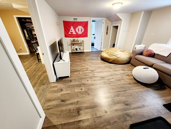 Building Photo - 217 McLane Ave