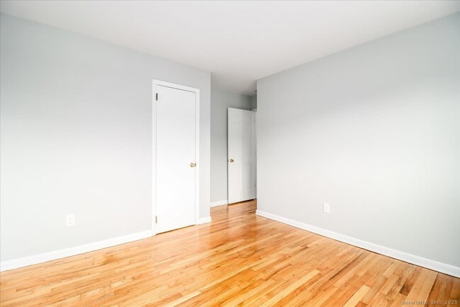 Building Photo - 32 Pleasant St