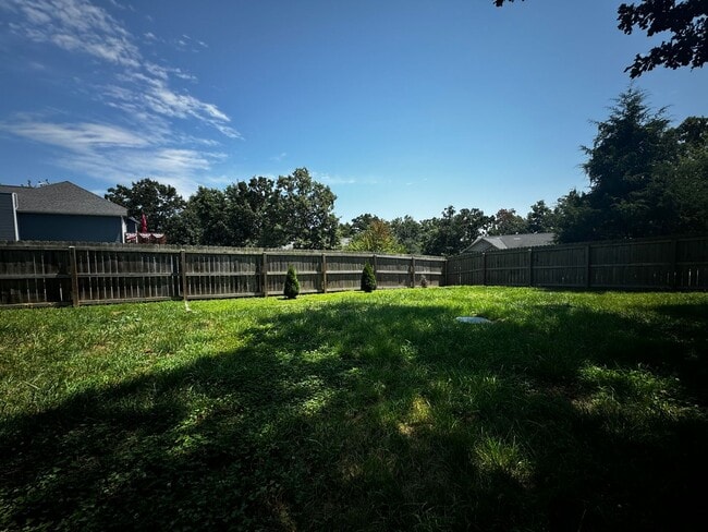 Building Photo - Charming 3-Bedroom, 3-Bathroom Home with V...