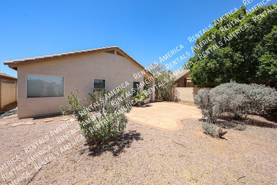 Building Photo - 13182 W Cypress St