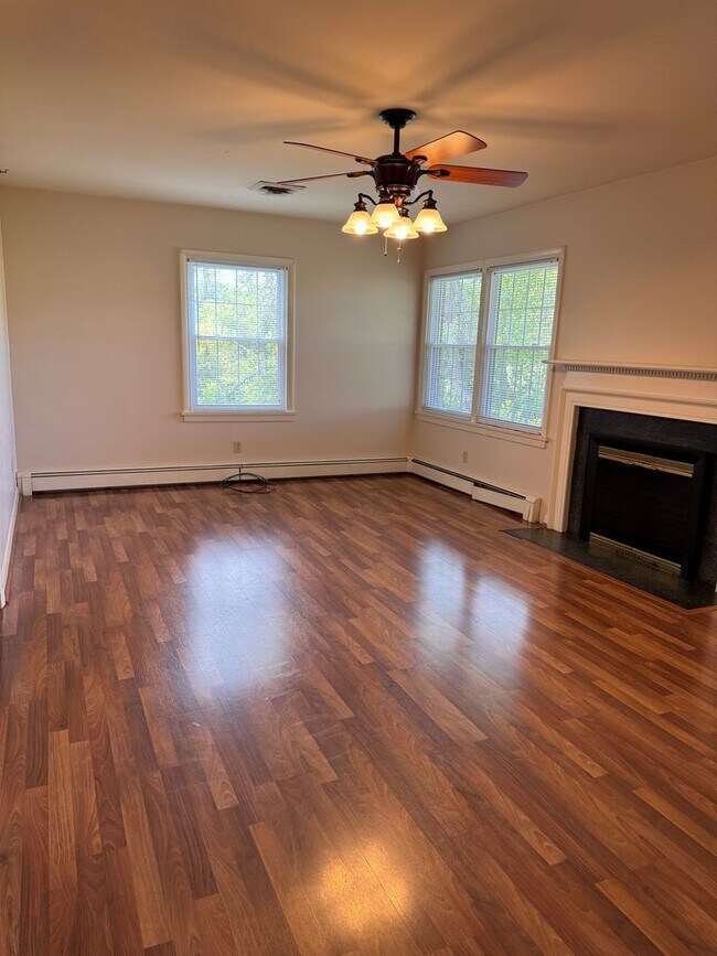 Building Photo - 5 Bedroom || 3 Bathroom Home with All Util...