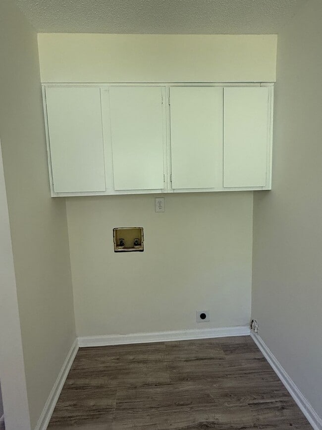 Building Photo - Richland Apartments Building B