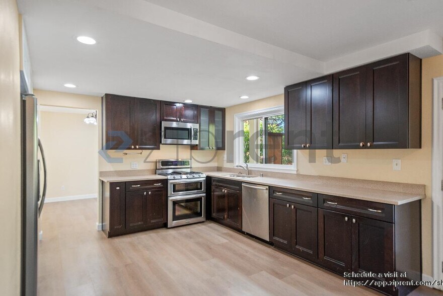 Building Photo - 15 Malibu Ct