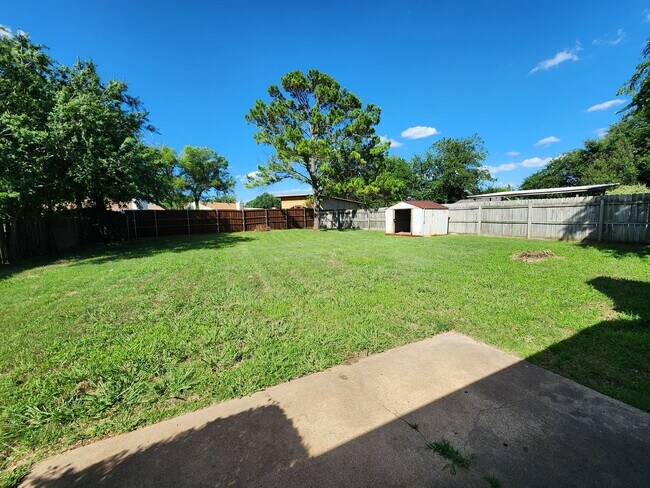 Building Photo - Classic 3 bedroom in Haltom City