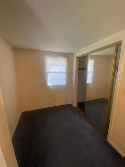 Dressing Area - 107 Garside Ave