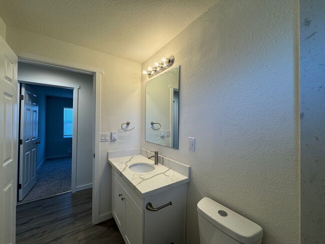 Building Photo - Central Tacoma 3-bedroom Rambler!