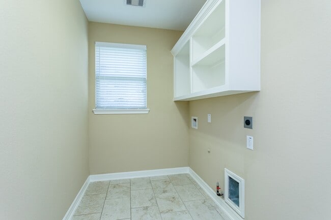 Building Photo - 7810 Deep Green Dr