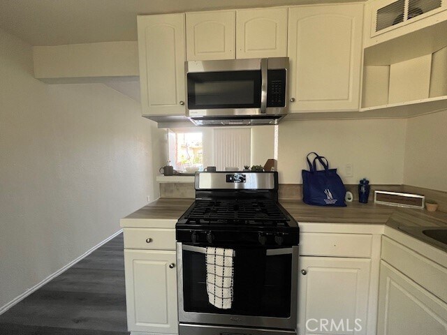 Building Photo - 45421 Sunset Ln