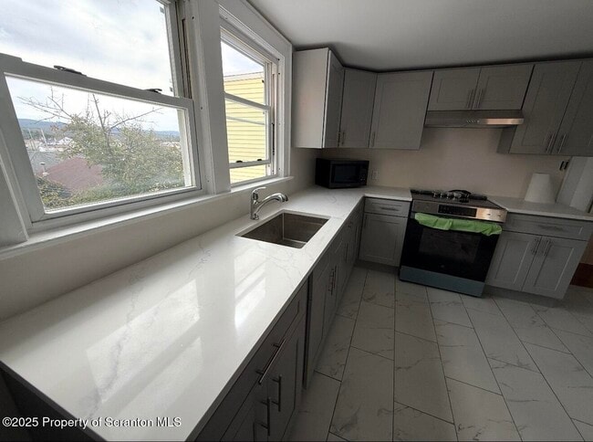 Building Photo - 128 S Main St