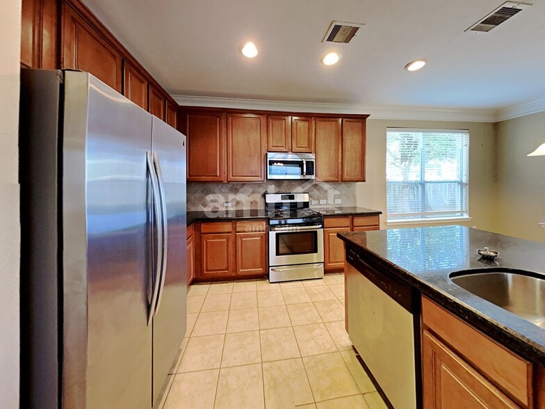 Building Photo - 12403 Fort Dupont Ln