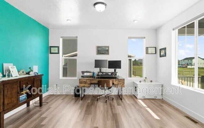 Building Photo - 127 N 4450 W