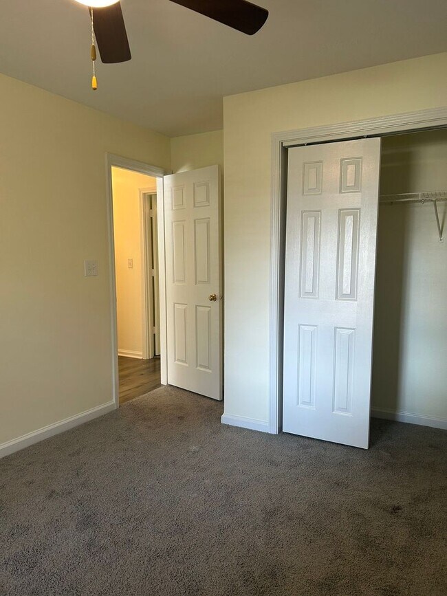 Building Photo - 4320 Roundtable Ct