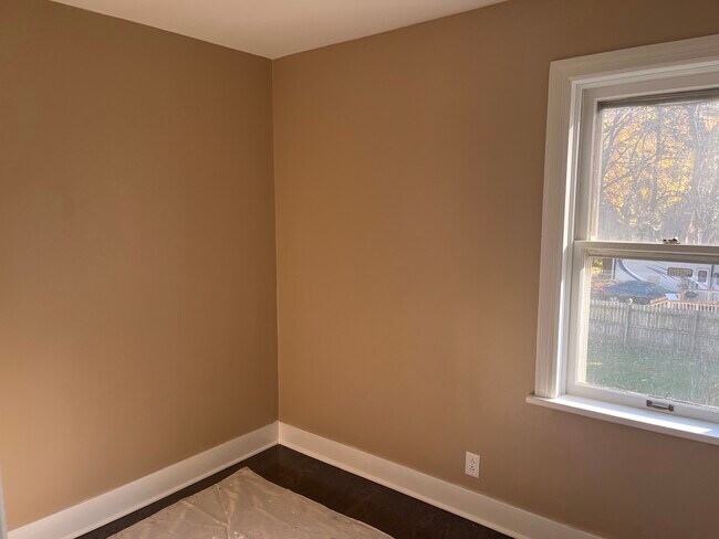 Building Photo - 305 N View St