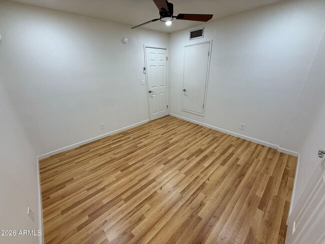 Building Photo - 860 E 13th St