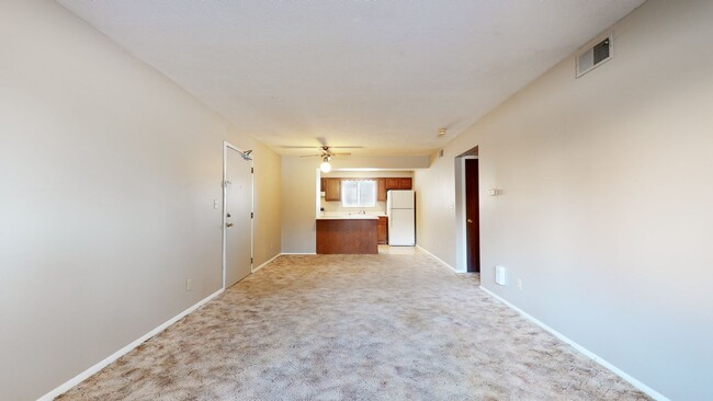 Interior Photo - 8 Ross