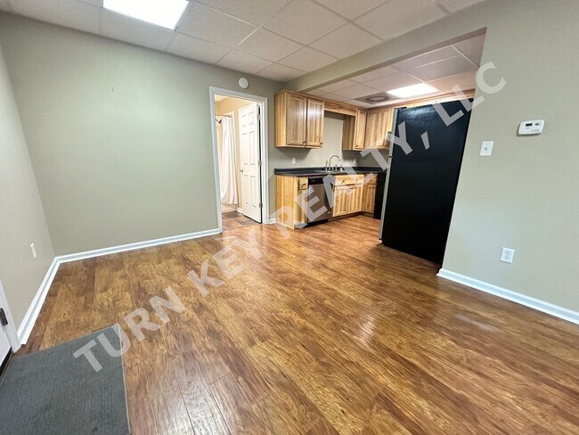 Building Photo - 110 Clay Dr