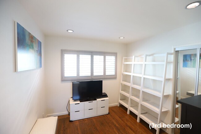 Building Photo - 140 Avalon Dr