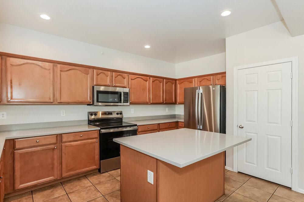 Building Photo - 3151 S Southwind Dr