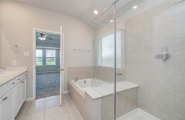 Building Photo - 2815 Dry Creek Dr