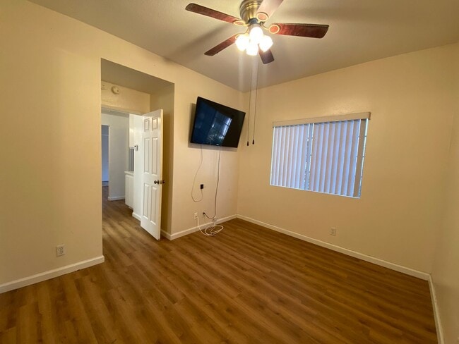 Building Photo - 2 BEDROOM DOWNSTAIRS END UNIT WITH PATIO