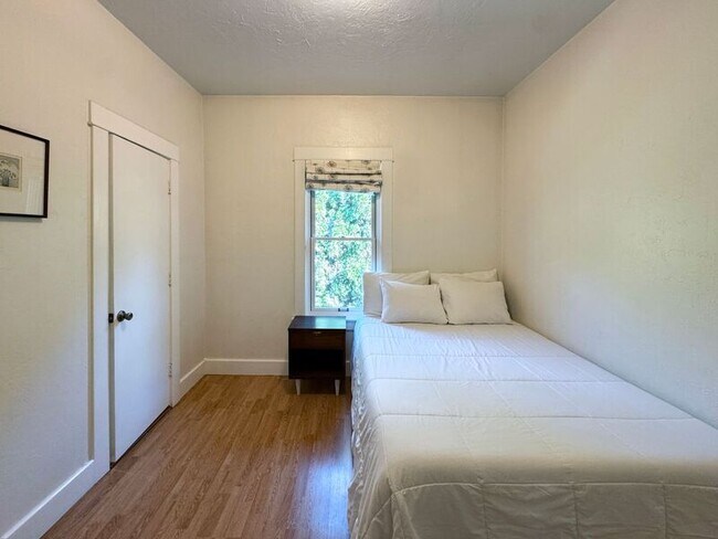 Building Photo - 346 N Grand St