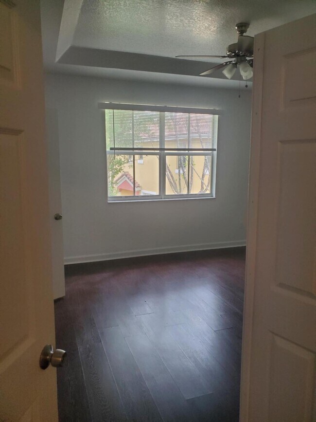 Building Photo - 2227 Shoma Dr
