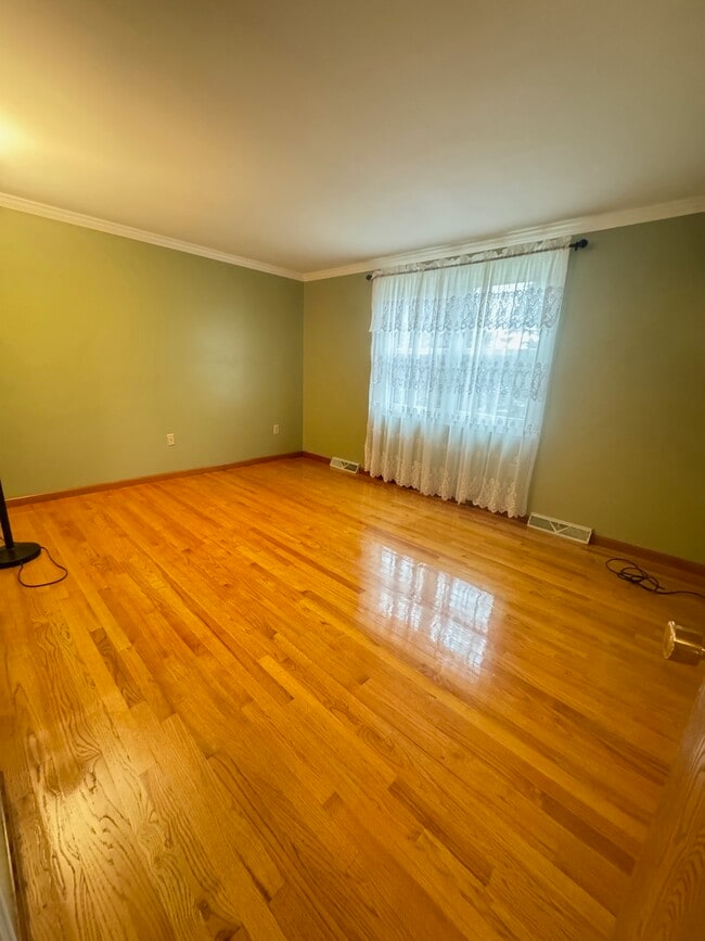 Upstairs primary bedroom - 5940 Bowman Rd