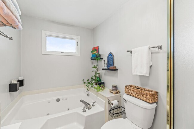 Building Photo - 4BR Golf Course Home in Bermuda Run with EV Charger