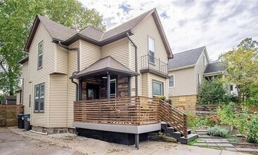 Building Photo - 1011 E Grand Ave