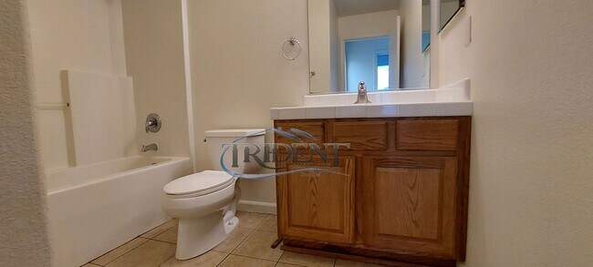 Building Photo - 4 bedroom, 3 bath house with approx. 2,183 sq. ft.