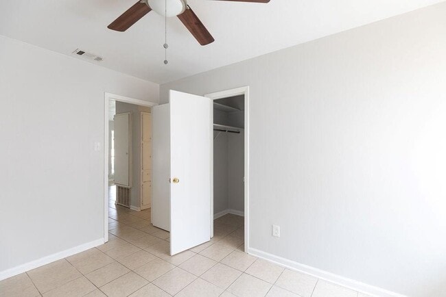 Building Photo - 203 Northcrest Cir