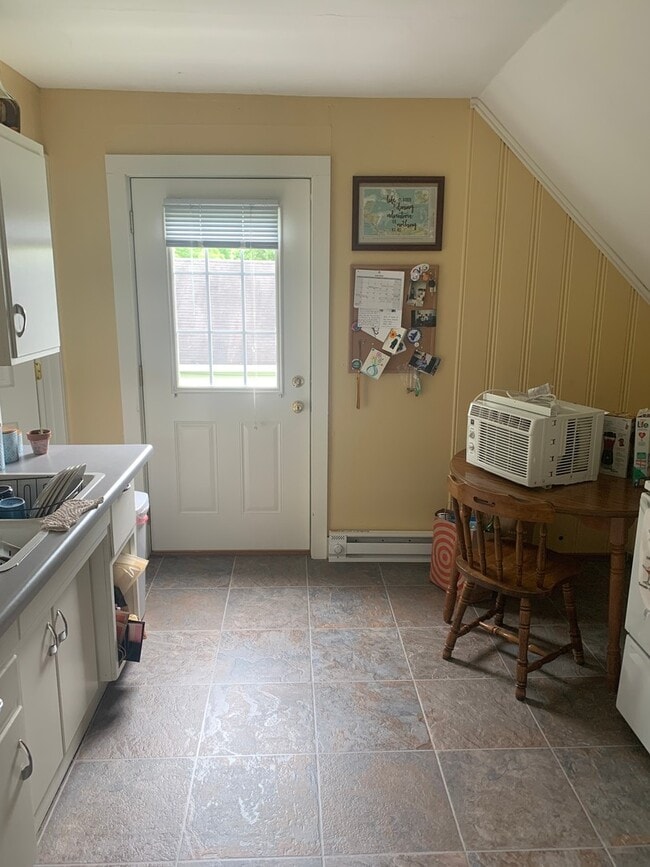 Building Photo - 5th Street