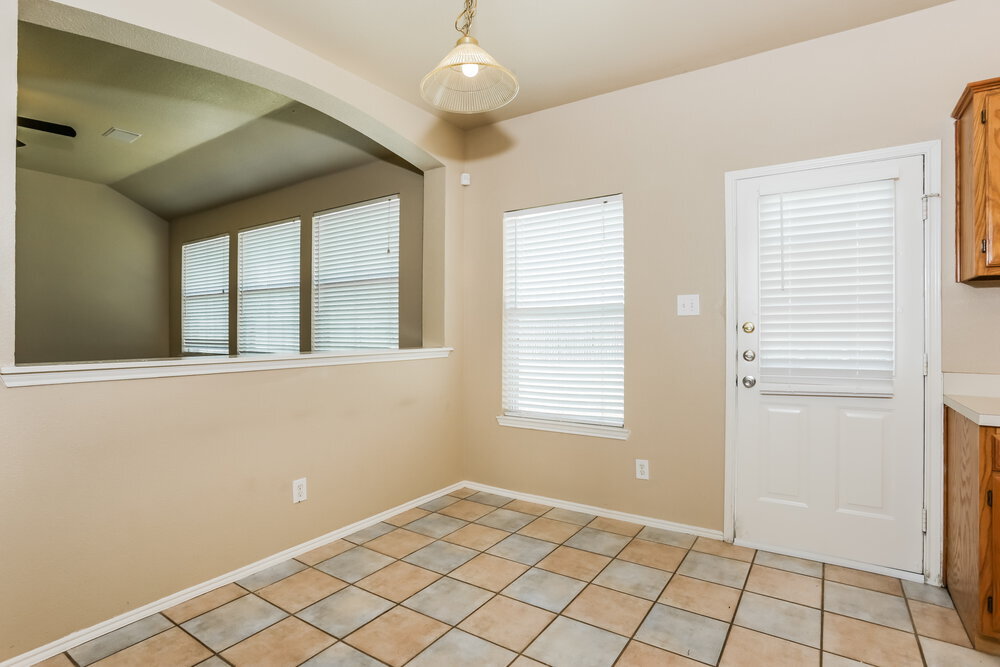 Building Photo - 2713 Meadowview Dr