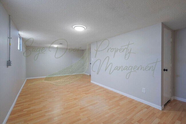 Building Photo - CHARMING TOWNHOME IN LEES SUMMIT!!