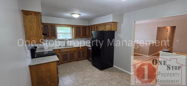 Building Photo - Charming 3 Bedroom, 2 Bathroom, 2 Car Garage Home in Parkville