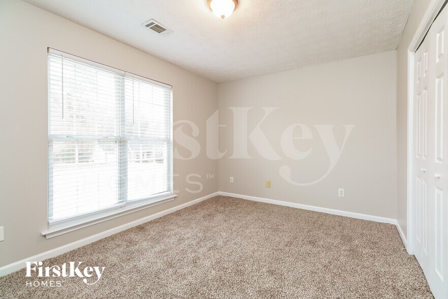 Building Photo - 85 Vinny's Way