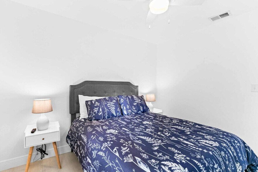 Building Photo - 1844 NW 42nd Ave