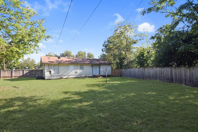 Building Photo - 311 Crockett Dr