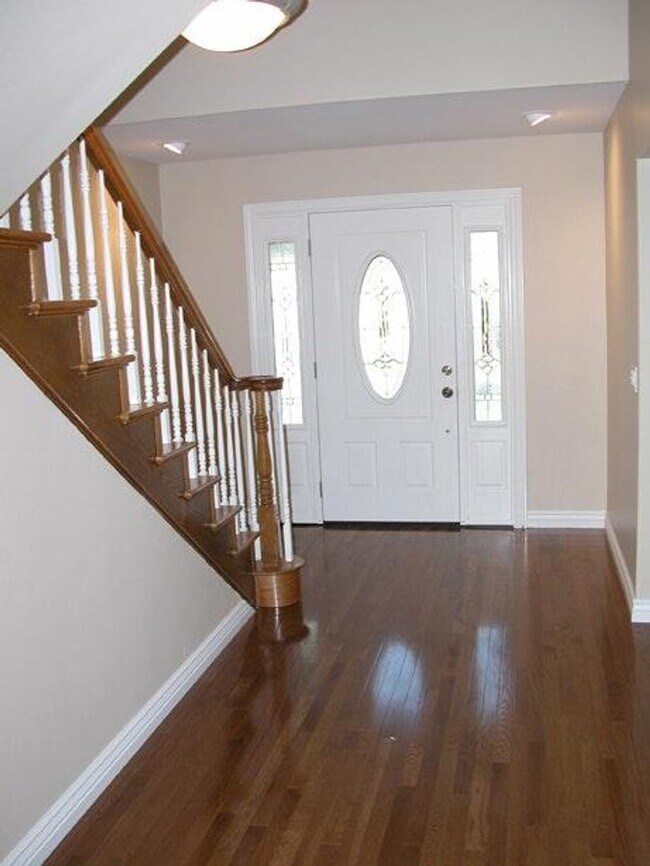 Building Photo - 485 Meadowbrook Dr
